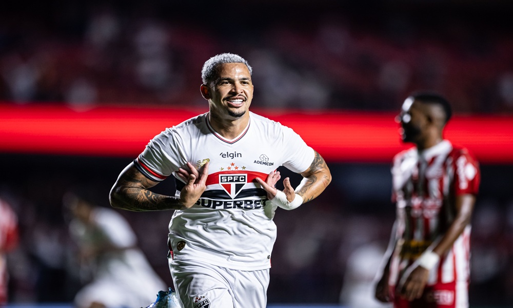 Com dois gols de Luciano, São Paulo vence Náutico no MorumBis