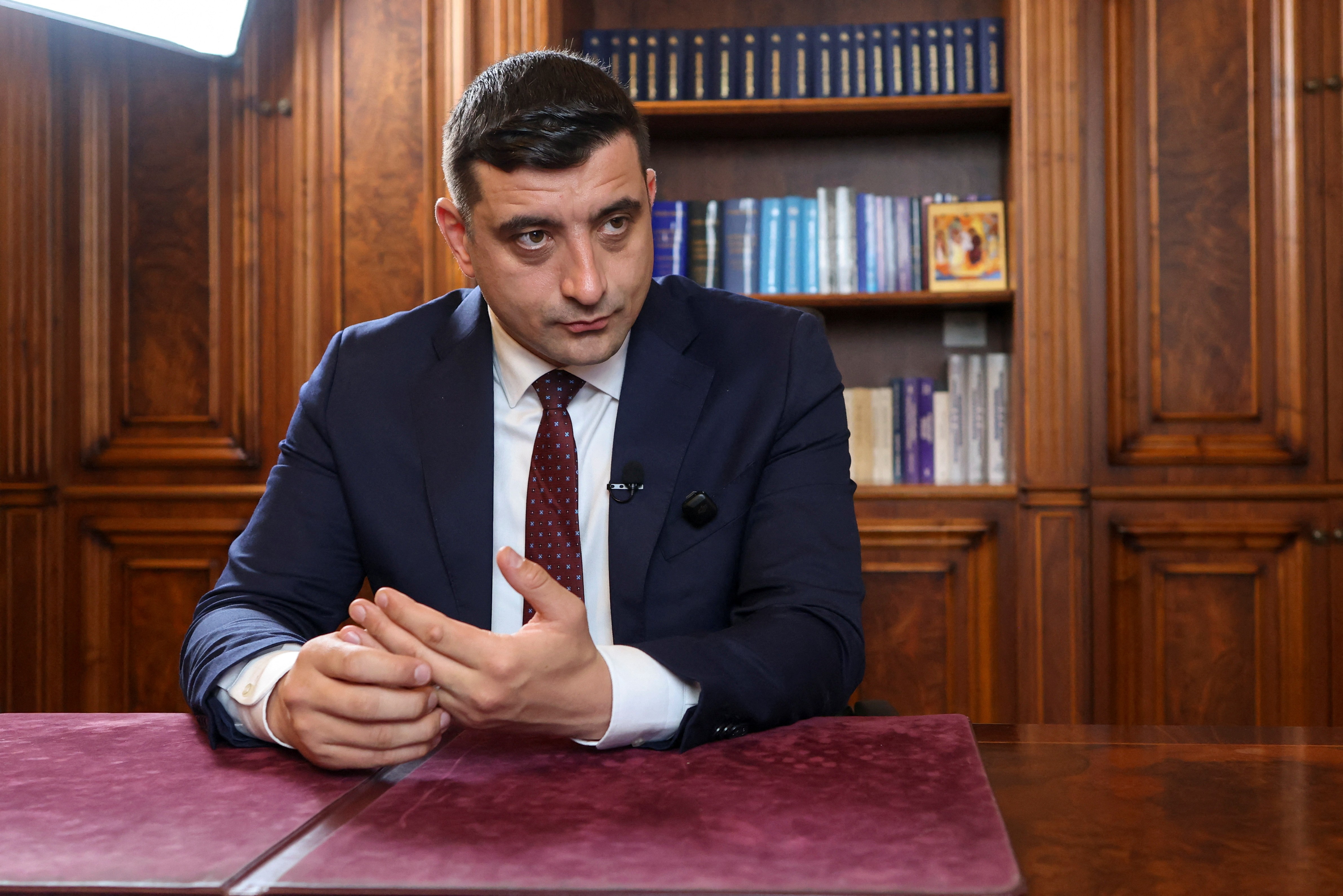 Com 95% dos votos apurados, eleição na Romênia deve ter 2º turno com candidato de extrema direita