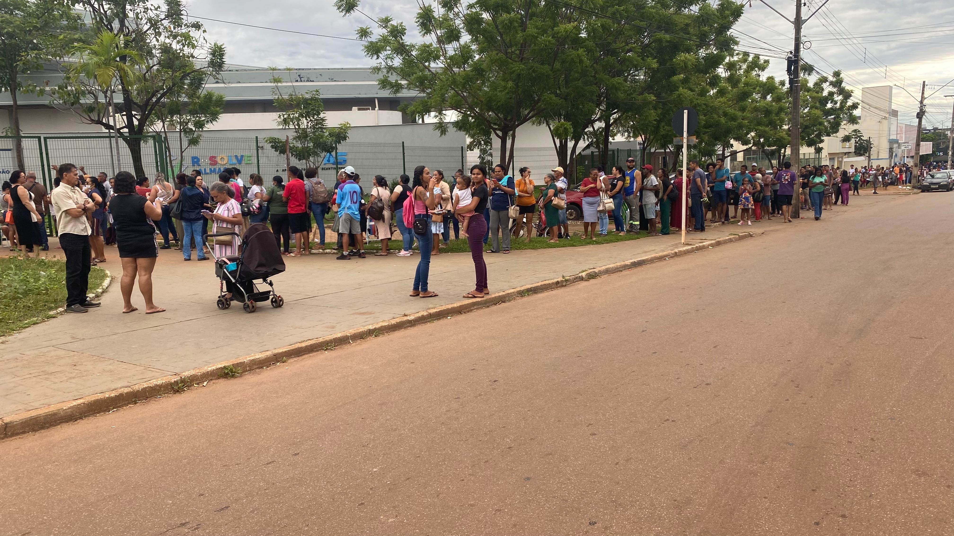Idosos e pessoas com deficiência não precisam solicitar cartões do transporte público neste momento, diz prefeitura