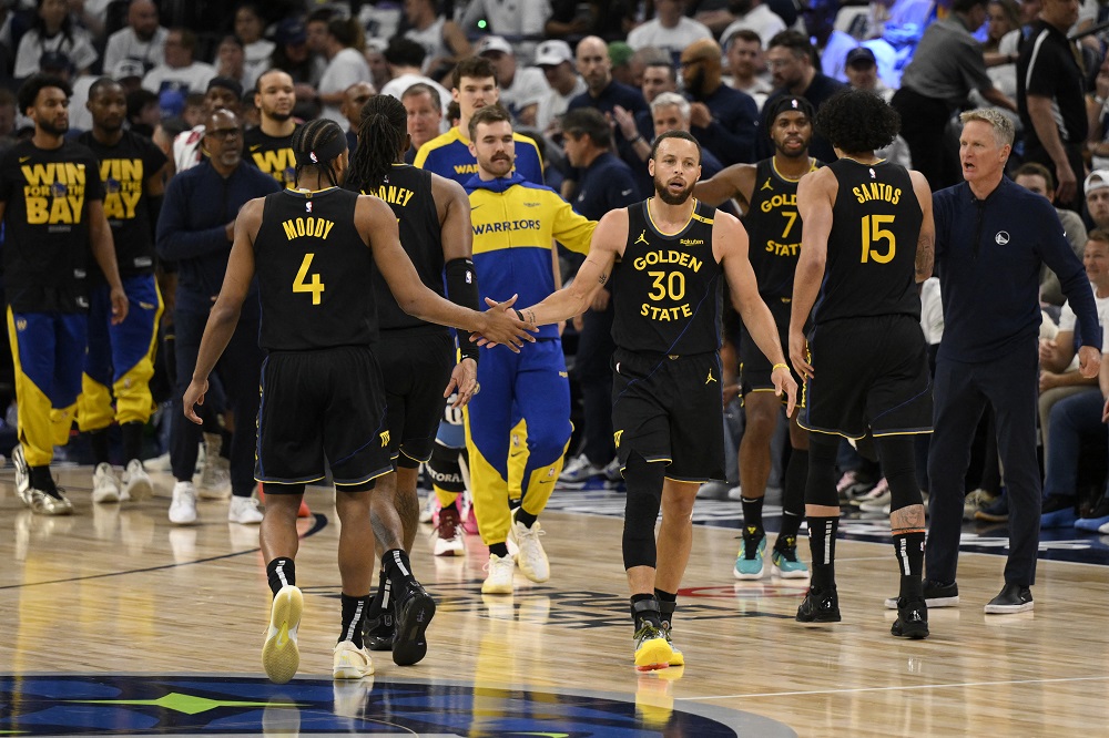 Lesão de Curry vira preocupação para o Golden State Warriors nos playoffs da NBA