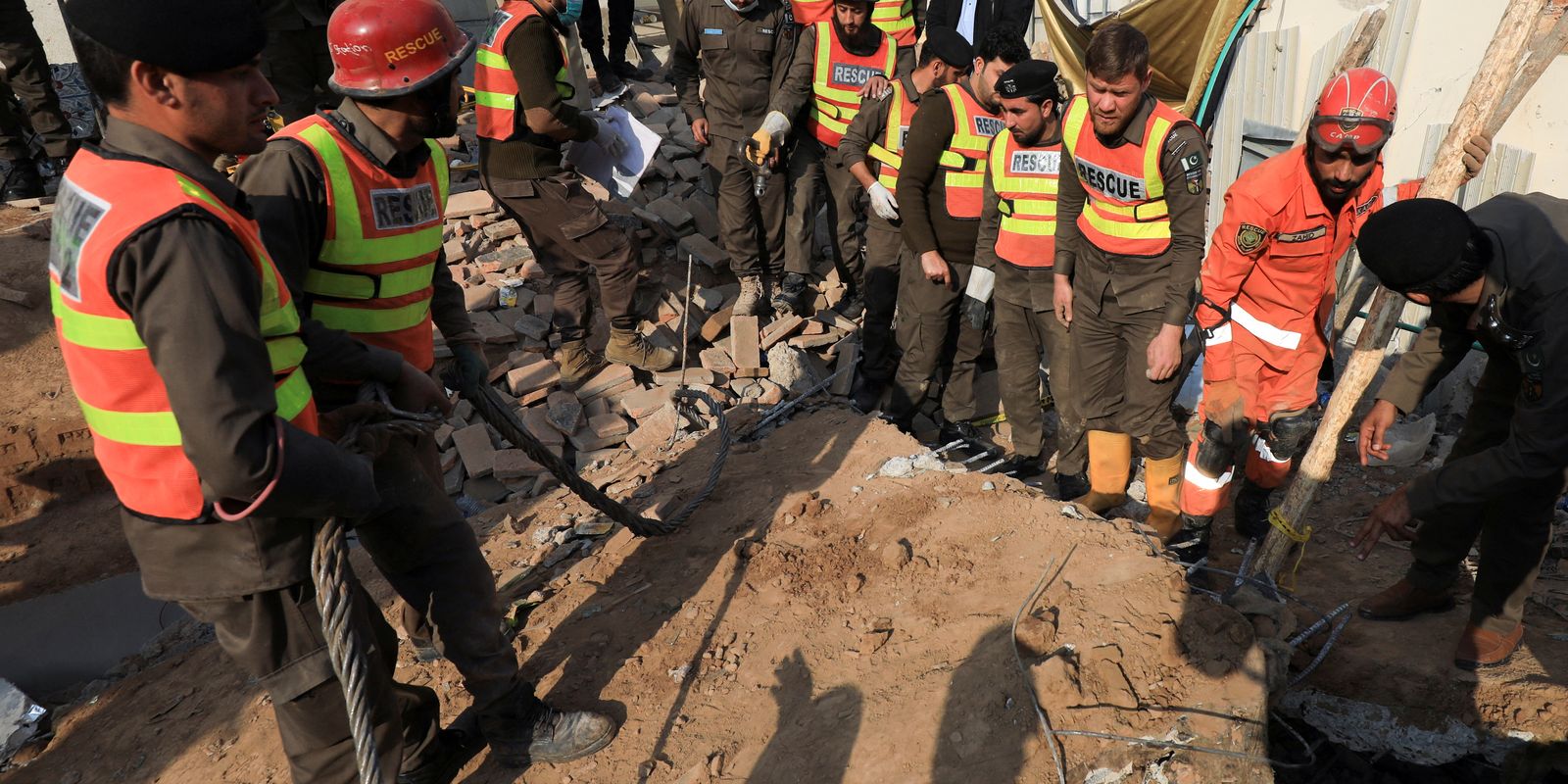 Paquistão diz ter abatido 25 drones; Índia repeliu retaliação