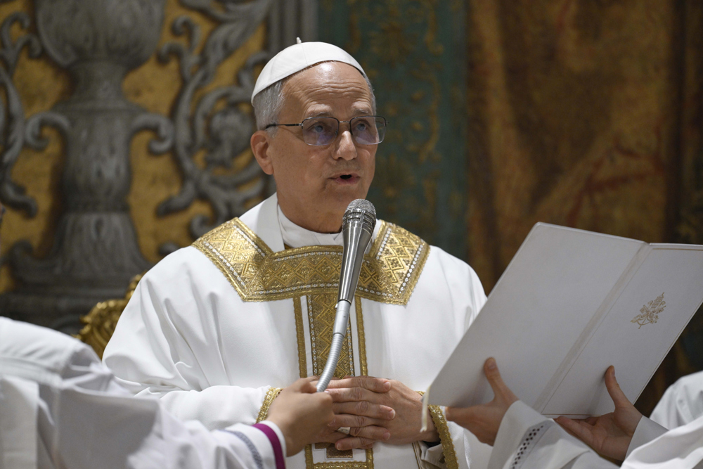 Papa Leão XIV lamenta declínio da fé e pede que a Igreja seja um farol em sua primeira missa após conclave