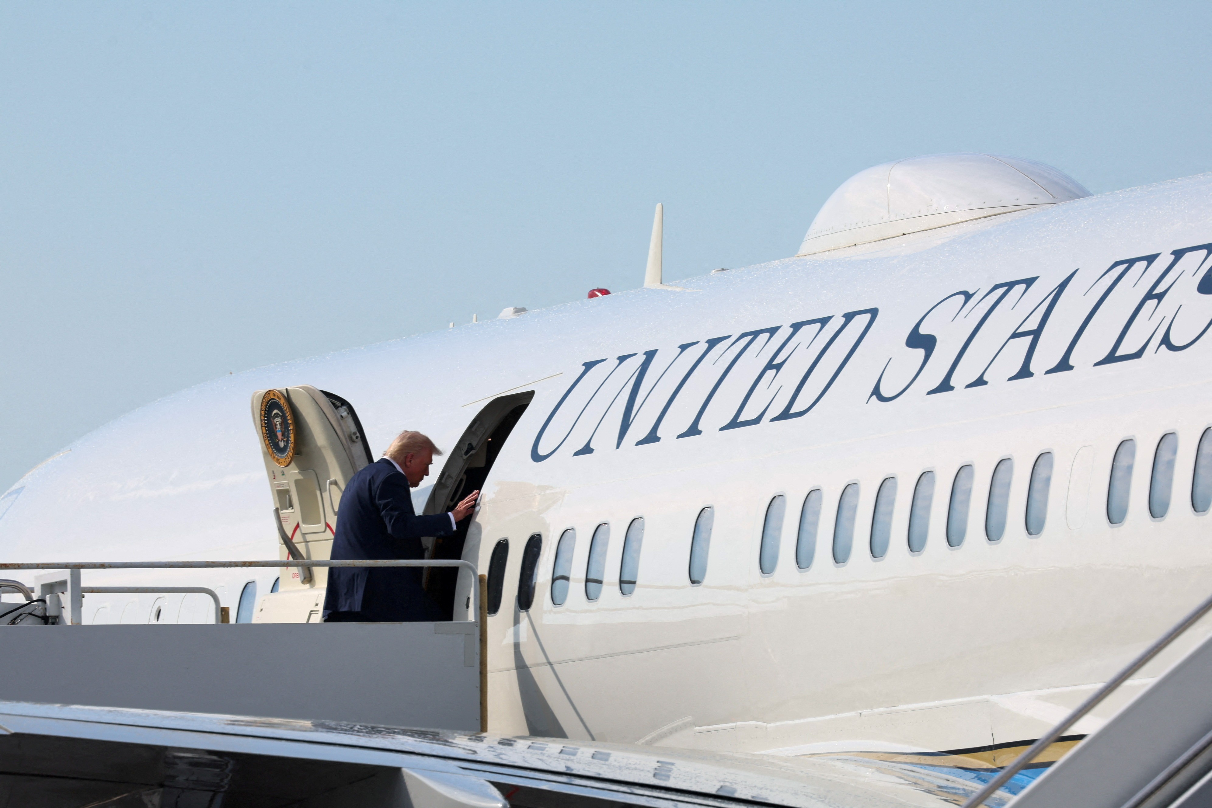 Trump cogita aceitar Boeing de luxo do Catar para ser usado como avião presidencial, diz imprensa americana