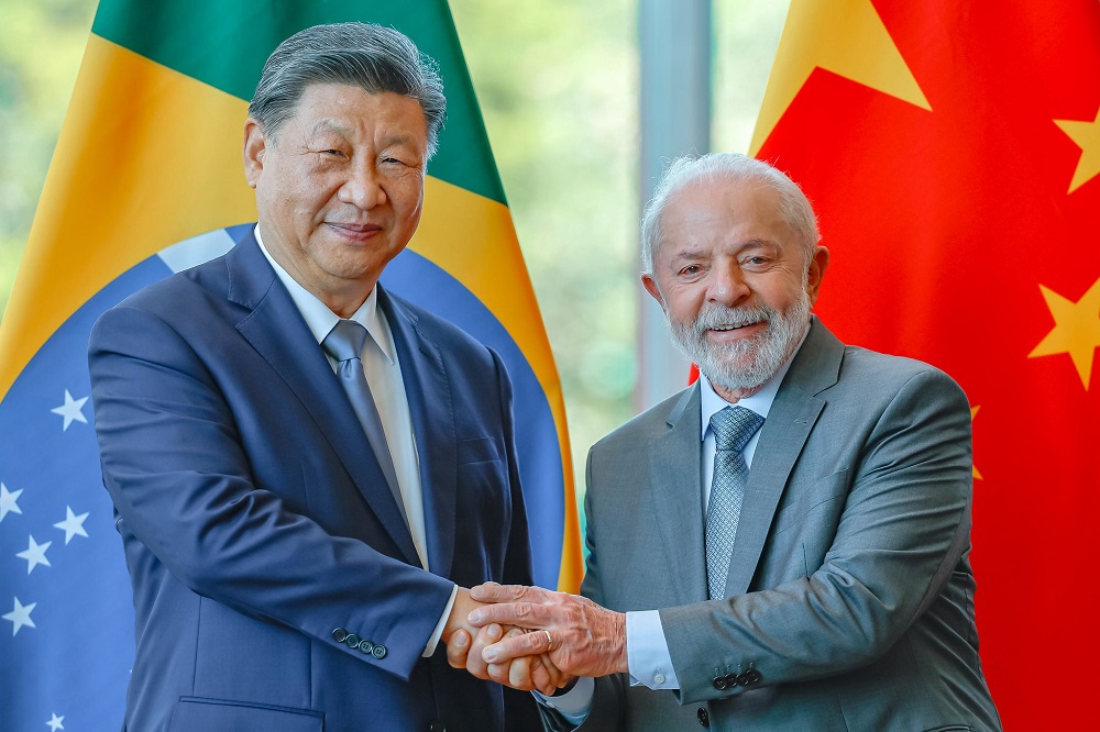Viagem de Lula a Pequim mostra Brasil cada vez mais próximo da China e distante dos EUA
