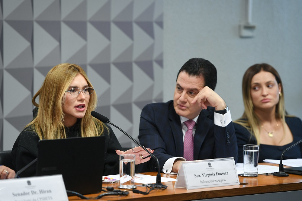 Virginia Fonseca depõe na CPI das Bets, nega ganhos sobre perdas de apostadores e é tietada por senador