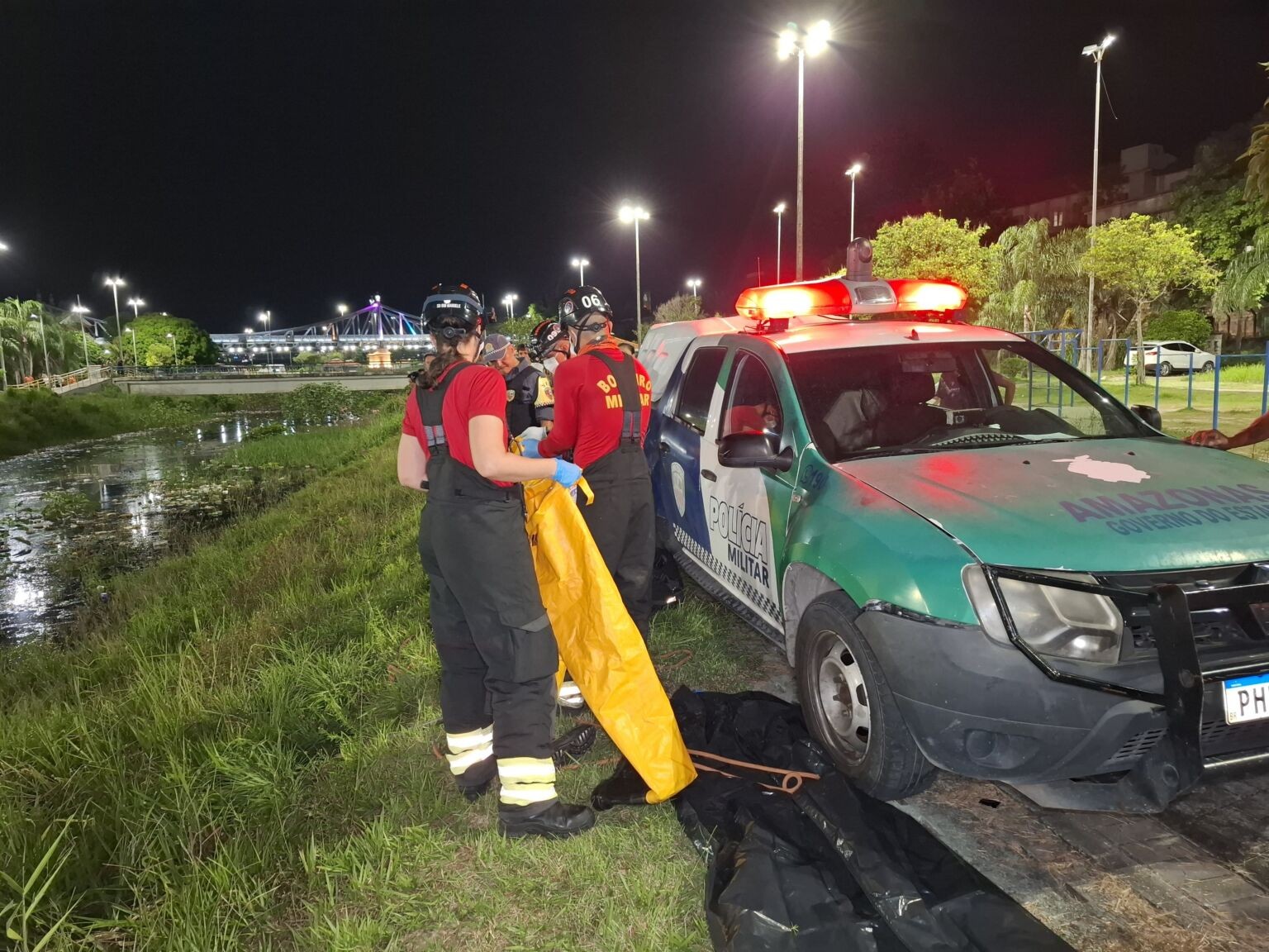 Corpo com sinais de violência é encontrado boiando em igarapé na Zona Sul de Manaus