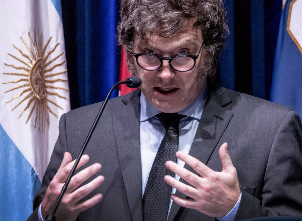 Governo Milei anuncia novos requisitos para imigrantes obterem residência na Argentina