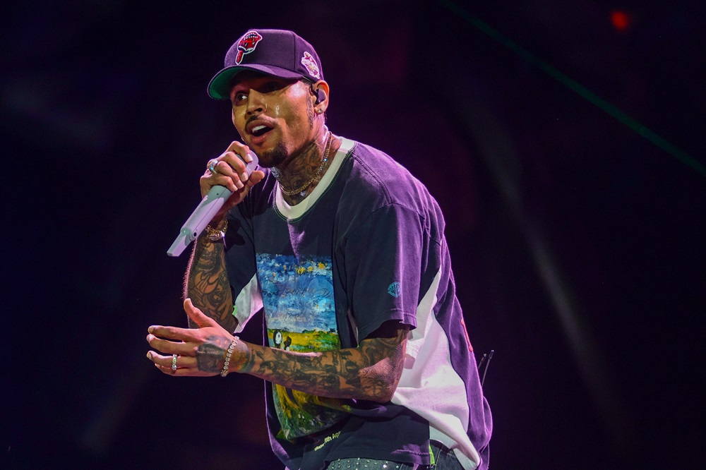 Chris Brown é preso em hotel de luxo no Reino Unido por suspeita de agredir produtor com uma garrafa