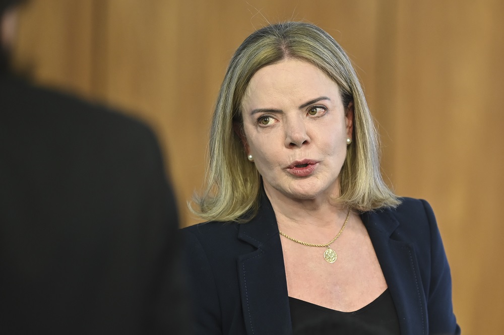 Gleisi diz que CPMI pode comprometer investigação e devolução de descontos indevidos no INSS