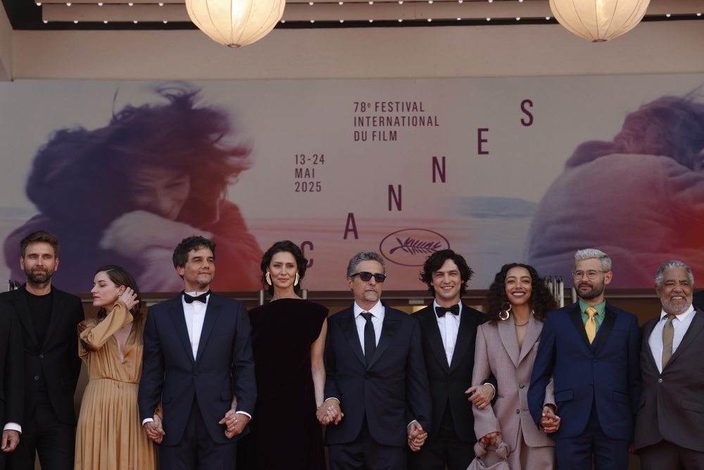 ‘O Agente Secreto’, filme de Kleber Mendonça Filho, é aplaudido por 10 minutos em Cannes