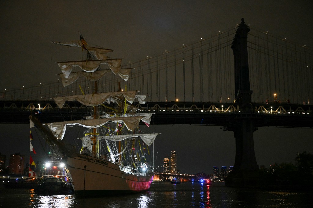 México informa que dois cadetes continuam hospitalizados em Nova York após navio colidir com a Ponte do Brooklyn