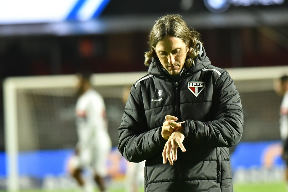 São Paulo anuncia a saída do técnico Luis Zubeldía e fala em ‘acordo amigável’