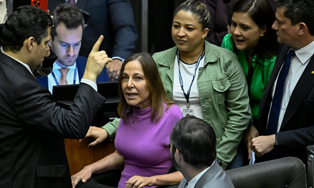 Congresso derruba veto de Lula e aprova pensão especial a vítimas da zika