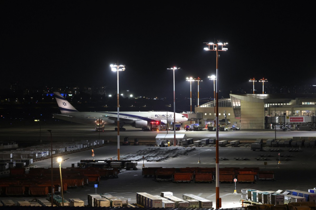 Companhias aéreas de Israel iniciam repatriação de cidadãos