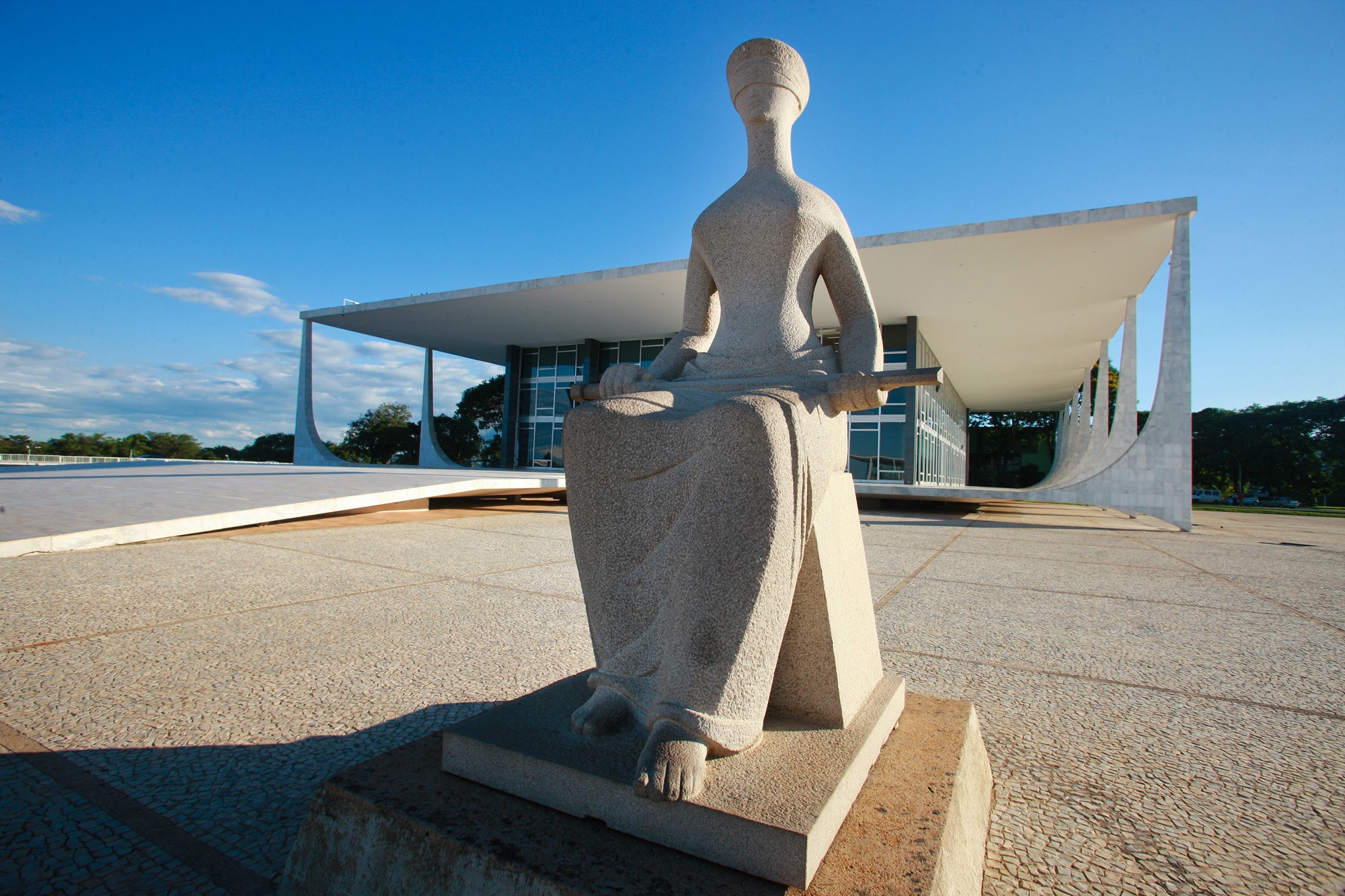 Supremo atende a ex-ministro e tem maioria a favor de segurança vitalícia para magistrados do STF aposentados