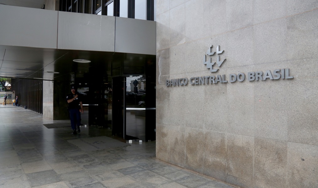Copom aumenta taxa de juros pela sétima vez seguida e eleva Selic a 15% ao ano