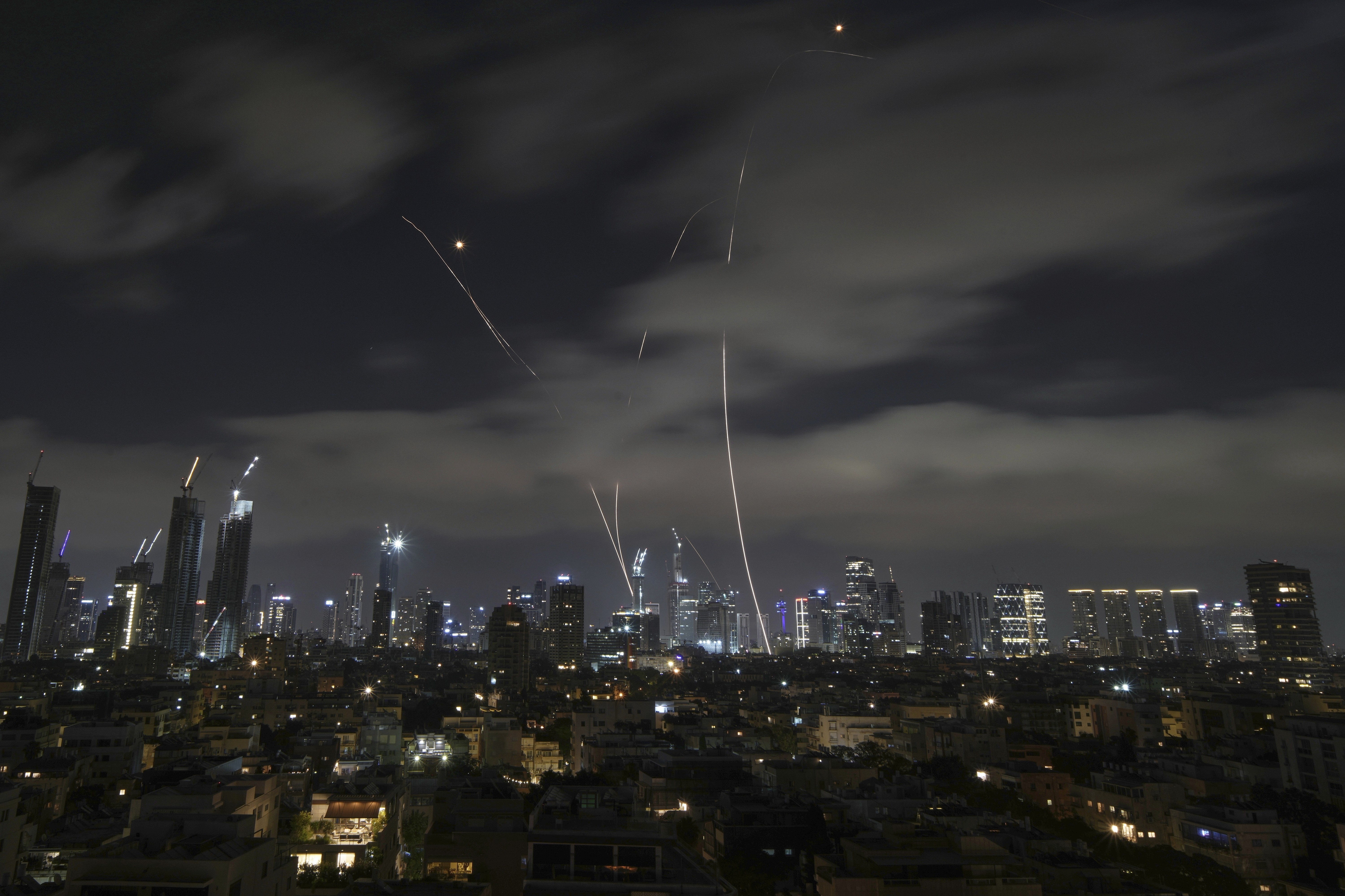 É #FAKE imagem de prédios devastados em Tel Aviv; conteúdo foi gerado por inteligência artificial