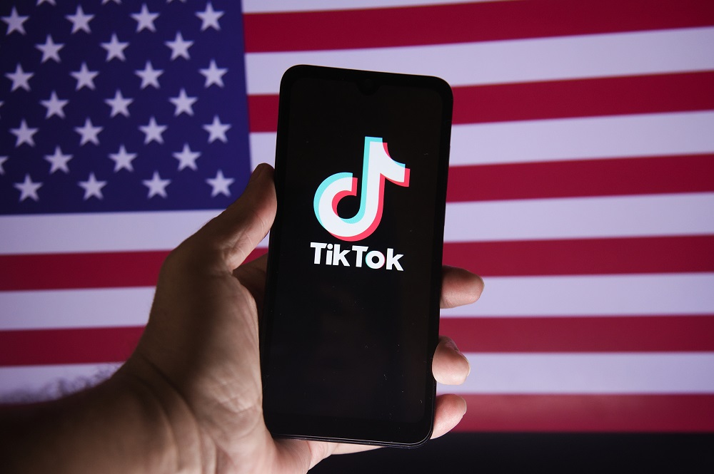 Trump prorroga por 90 dias prazo para venda do TikTok nos EUA