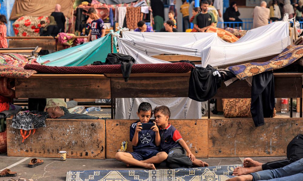 ACNUR alerta que redução da ajuda humanitária ameaça a vida de milhões de refugiados