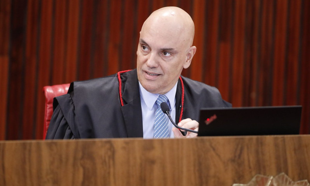 Moraes defende pena de 17 anos para réu que furtou bola de Neymar nos ataques de 8 de Janeiro