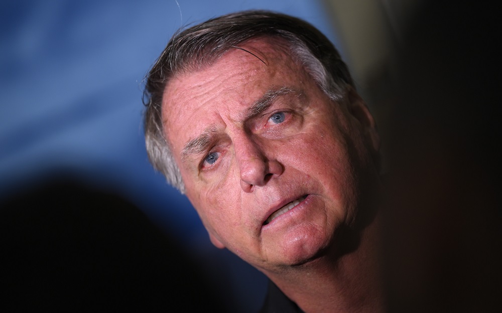 Bolsonaro passa por bateria de exames e tem suspeita de pneumonia viral