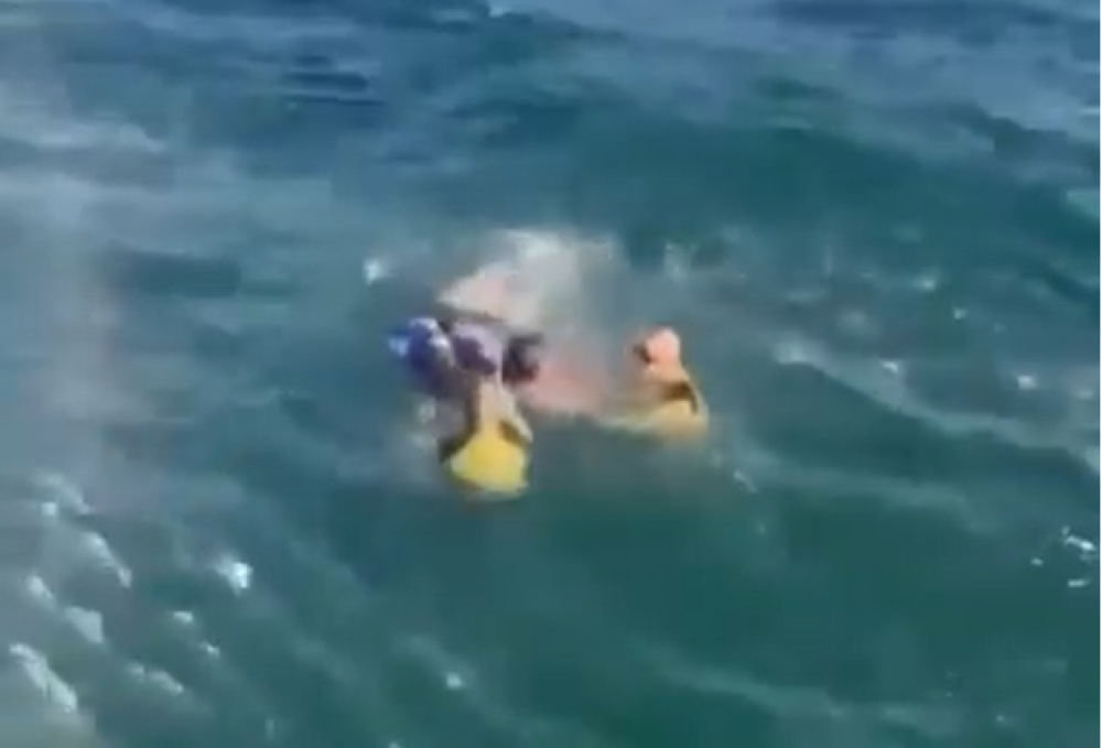 Bombeiros resgatam 73 praticantes de stand up paddle após ventania na praia do Leme