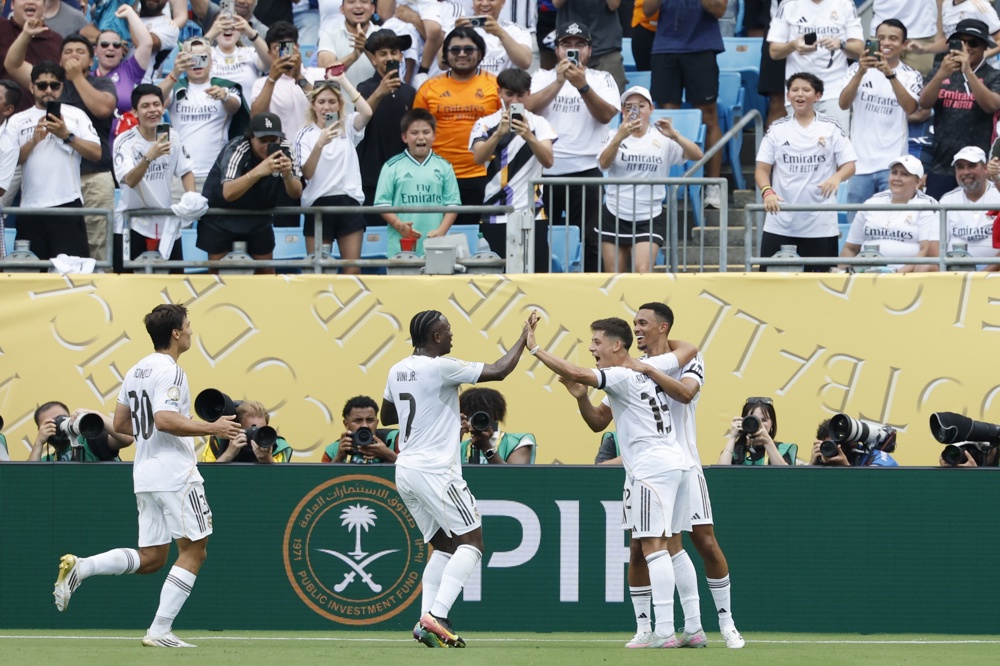 Real Madrid tem jogador expulso logo no começo, mas vence o Pachuca no Mundial de Clubes