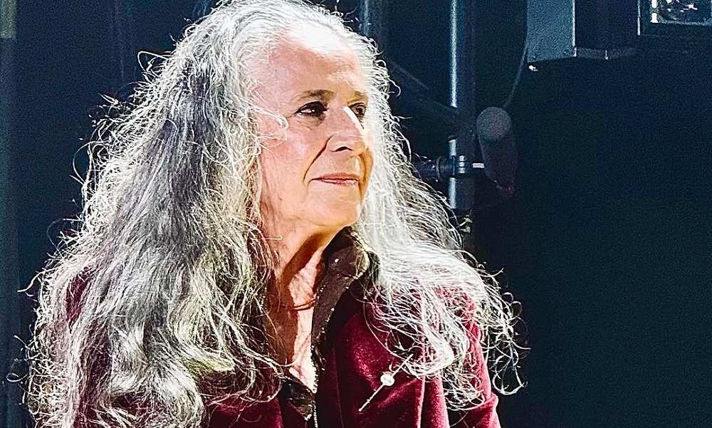 Maria Bethânia anuncia shows da turnê de 60 anos de carreira