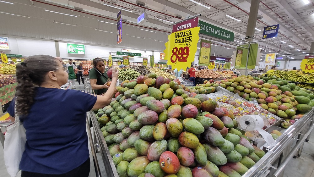 IPC-S desacelera com queda nos preços dos alimentos e combustíveis