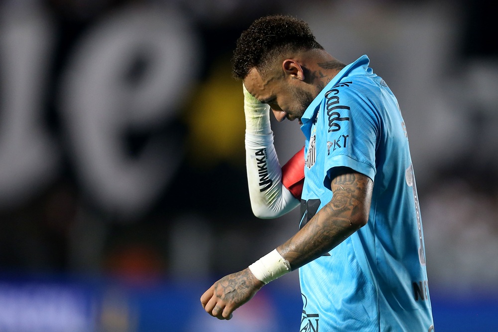 Neymar tem futuro indefinido no Santos a uma semana do fim do contrato