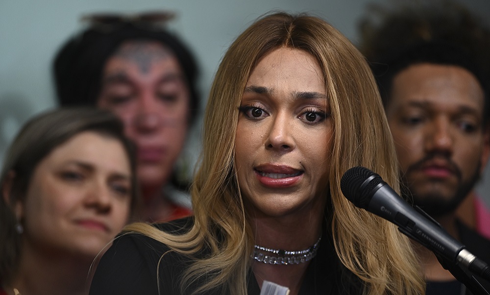 Deputado de SP aciona PGR e Conselho de Ética contra Erika Hilton por nomeação de maquiadores como assessores