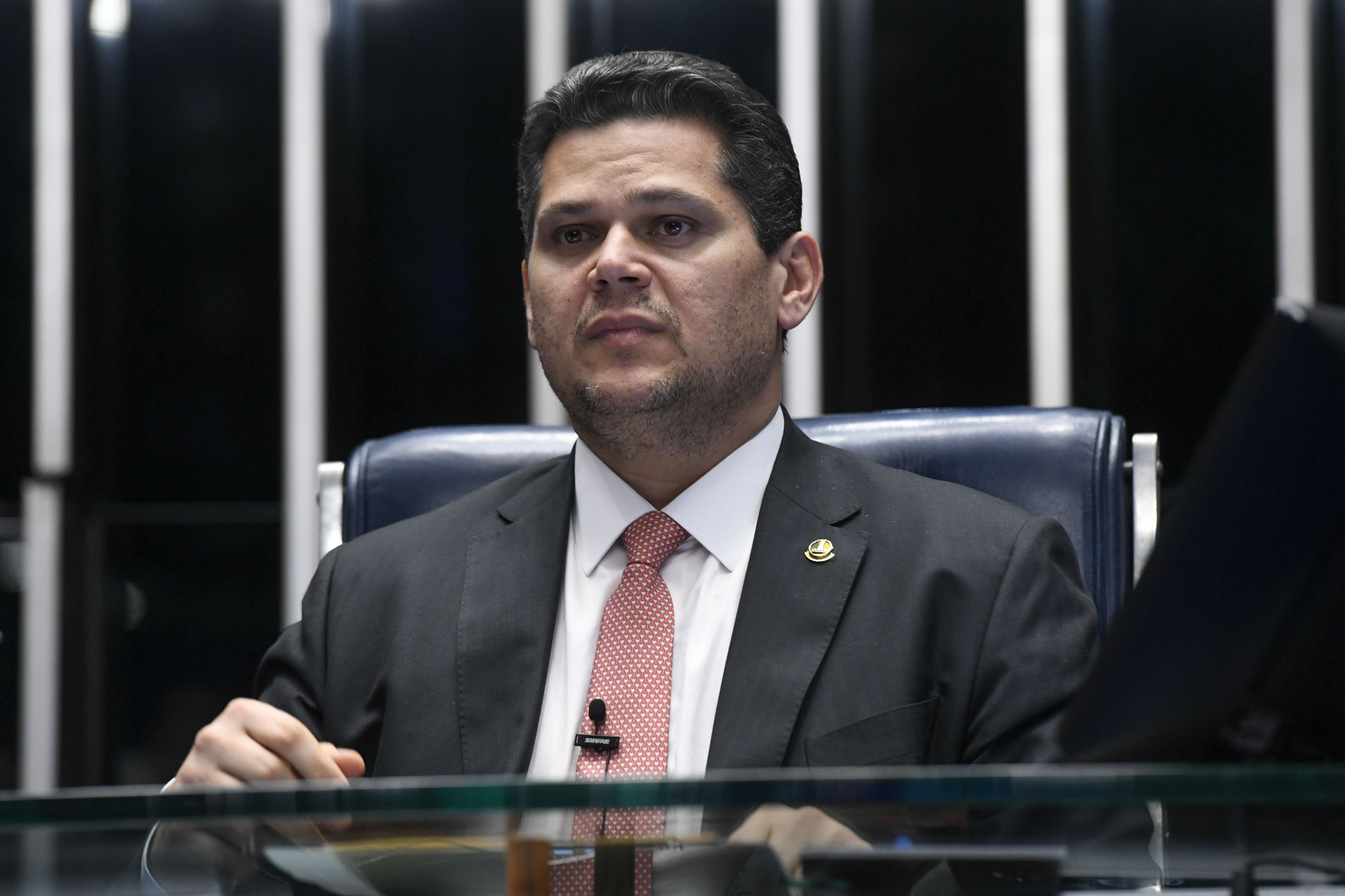 Após Lula não se manifestar, Alcolumbre promulga Dia da Amizade Brasil-Israel