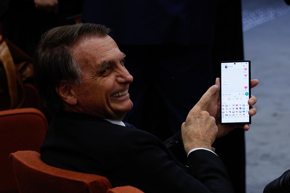 Bolsonaro elogia Trump após tarifaço e alfineta atual gestão: ‘Isso jamais teria acontecido sob o meu governo’