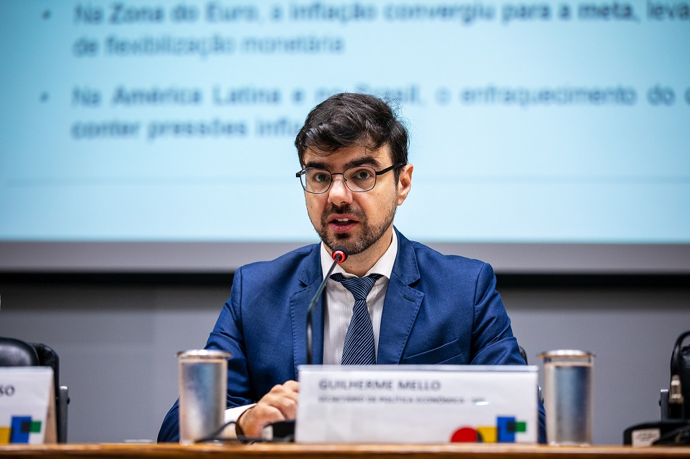 Tarifas dos EUA geram incertezas e podem ter efeitos setoriais e cambiais, aponta Fazenda