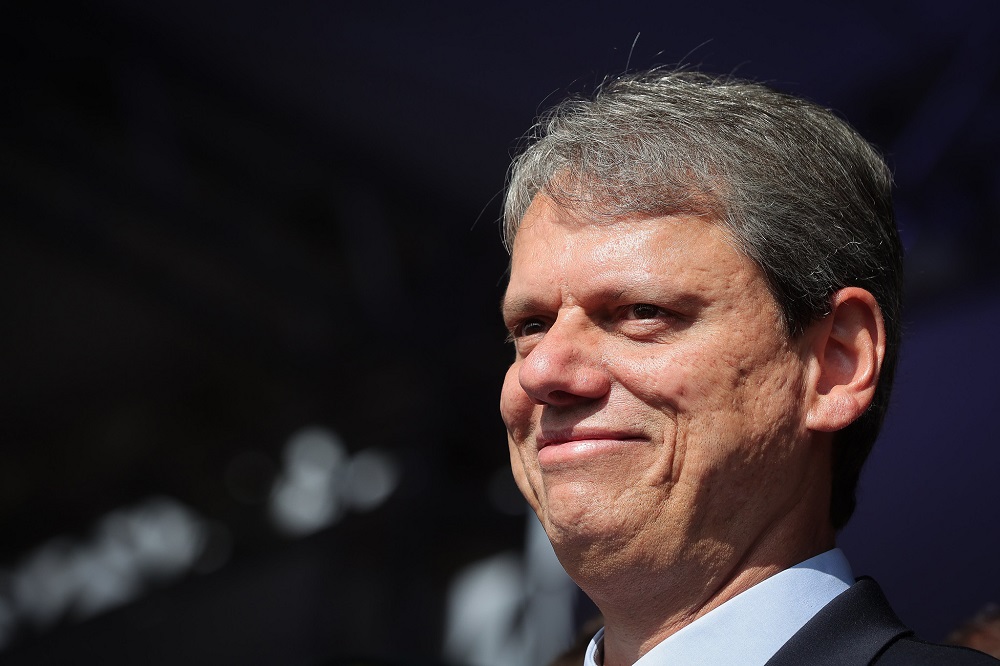Tarcísio se reúne com representante da Embaixada dos EUA e critica governo Lula por tarifa de Trump