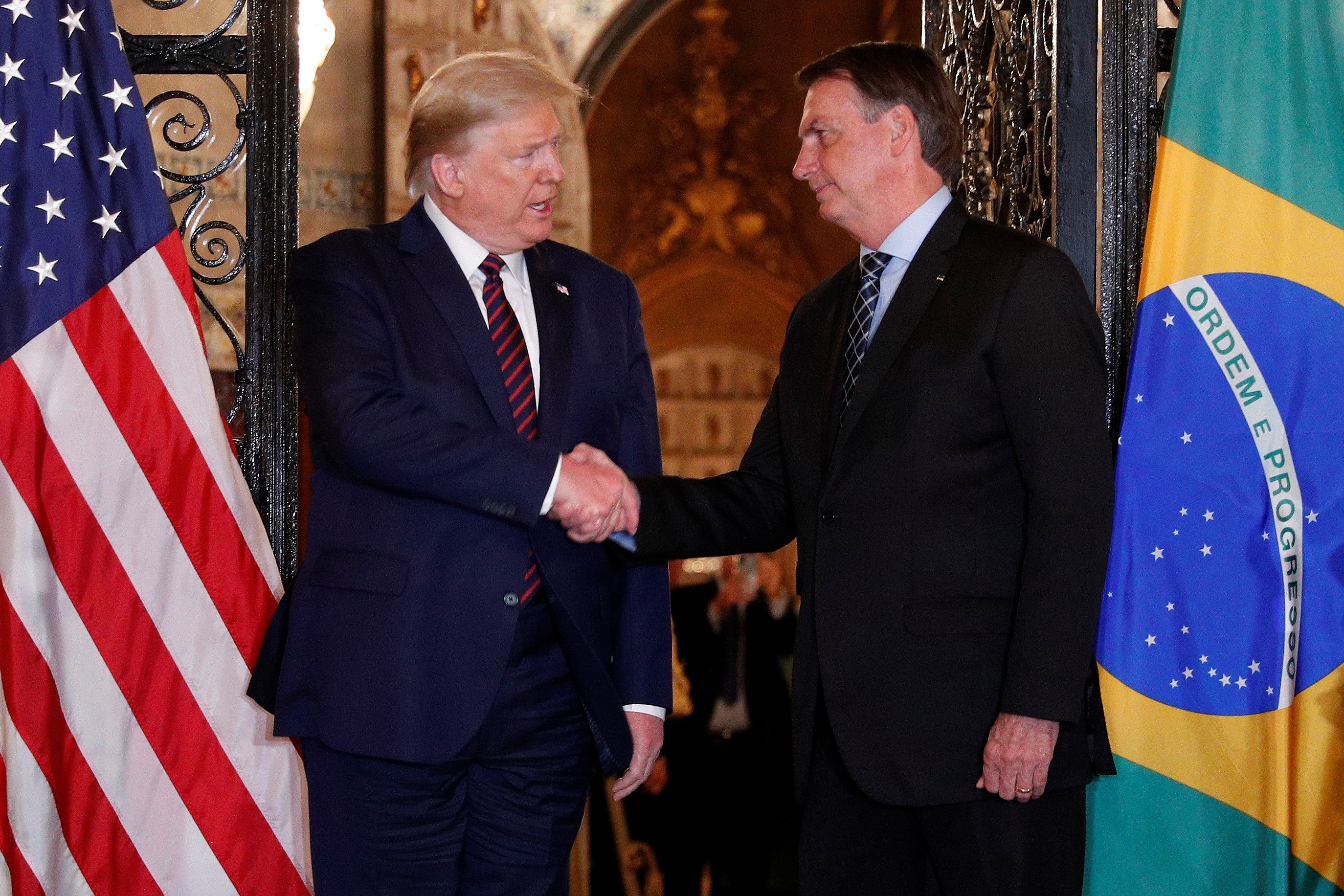 Trump diz que taxou o Brasil porque o que estão fazendo com Bolsonaro é 'uma desgraça'