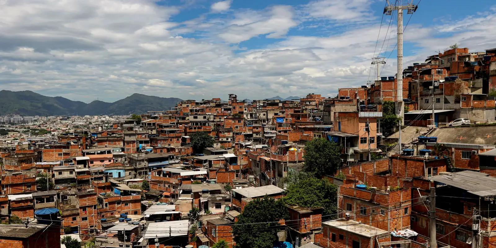Praça musical no Complexo do Alemão visa promover a cultura periférica