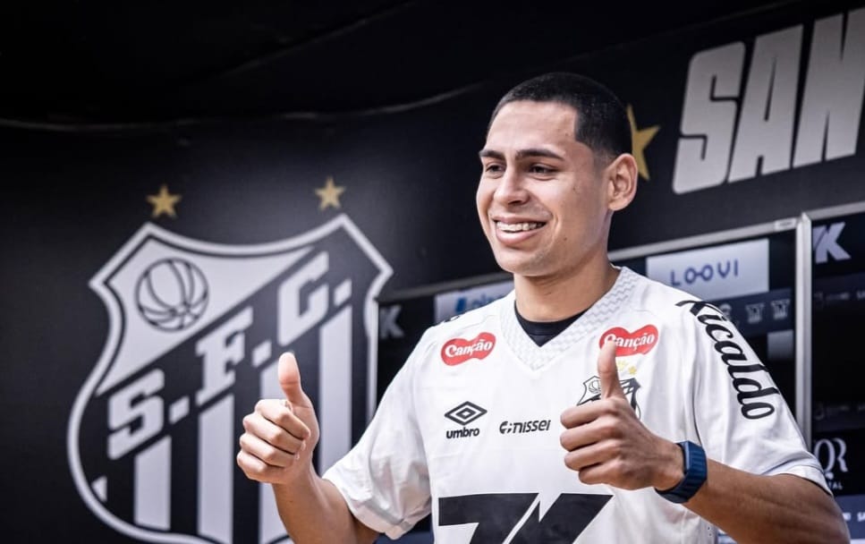 Caballero é apresentado pelo Santos e celebra parceria com Neymar: ‘Ainda não caiu a ficha’