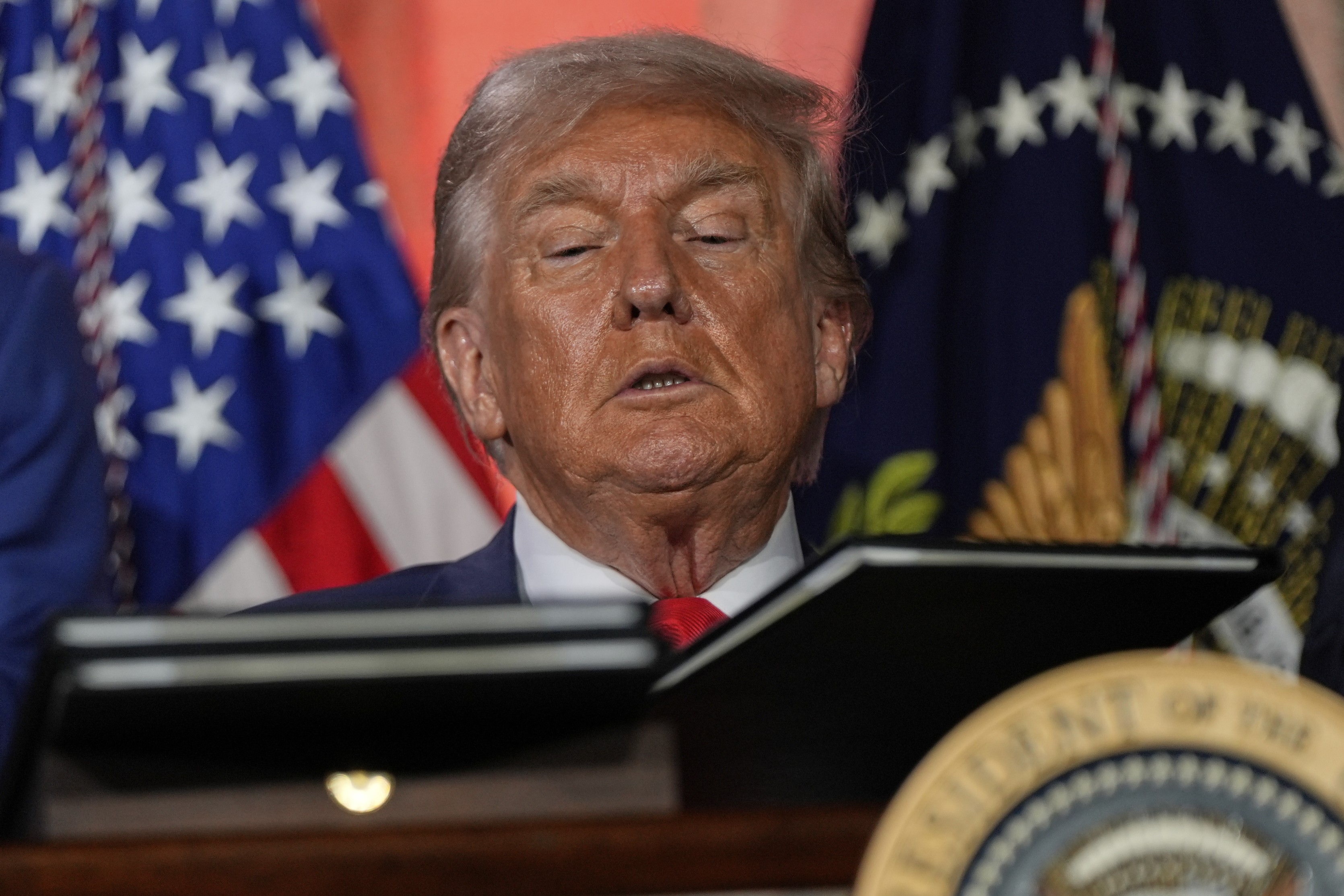 Trump diz que Índia pagará 'multa' por comprar da Rússia e estabelece tarifa do país em 25%
