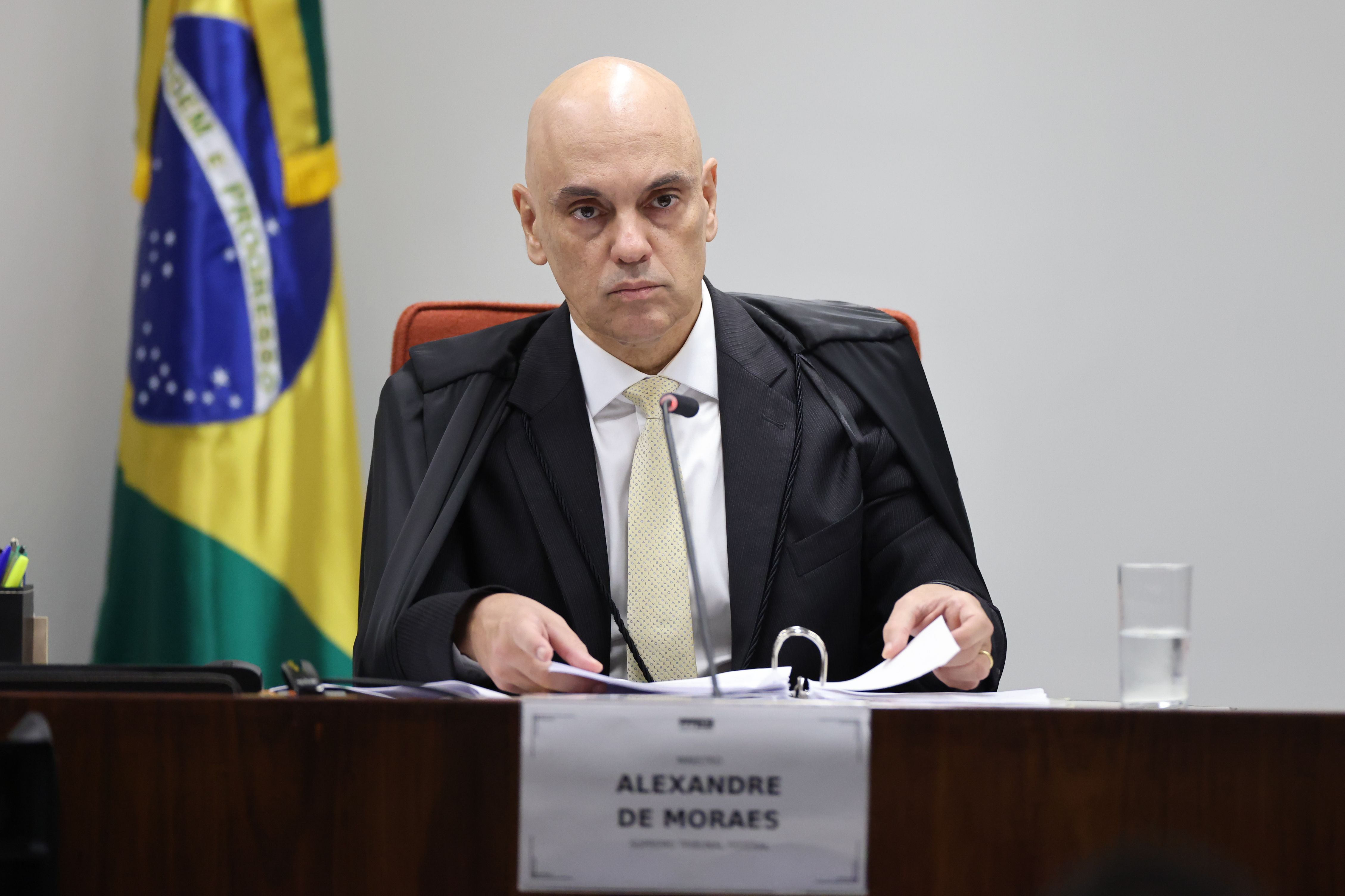STF sai em defesa de Moraes e diz que vai cumprir Constituição