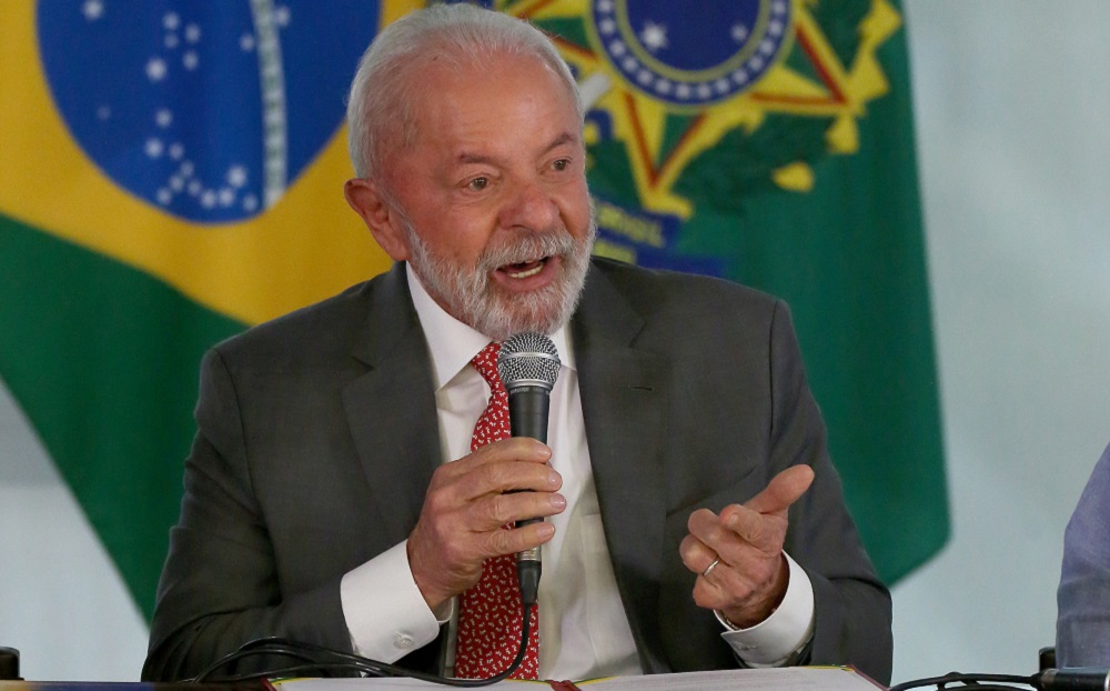Presidente eleito do PT afirma que Lula é candidato do partido para 2026