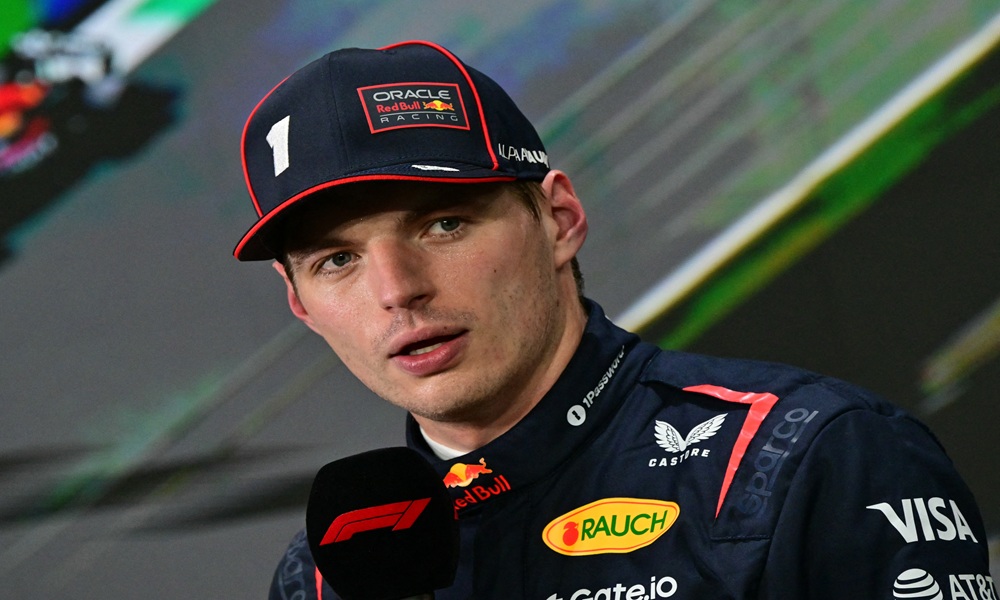Verstappen enterra rumores e confirma permanência na Red Bull para 2026
