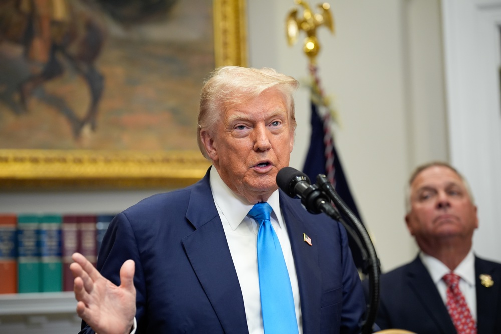 Trump cobra 17 farmacêuticas por medidas para redução de preços de medicamentos nos EUA