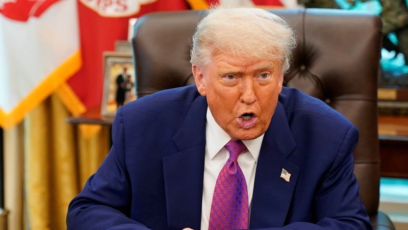 Trump envia submarinos nucleares após ameaças de ex-presidente da Rússia