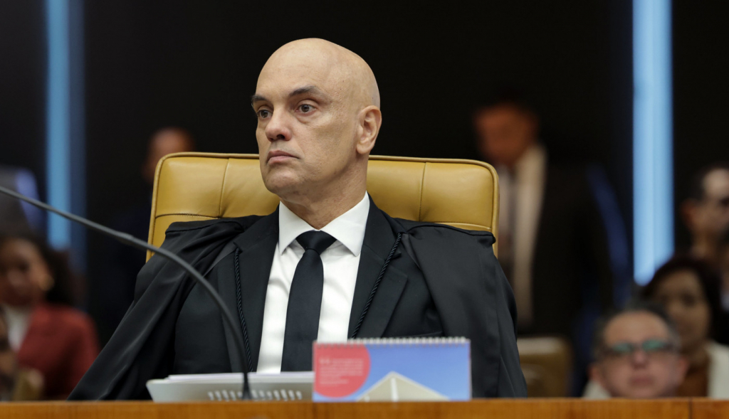 STF irá ignorar as sanções aplicadas e este relator continuará trabalhando, declara Moraes