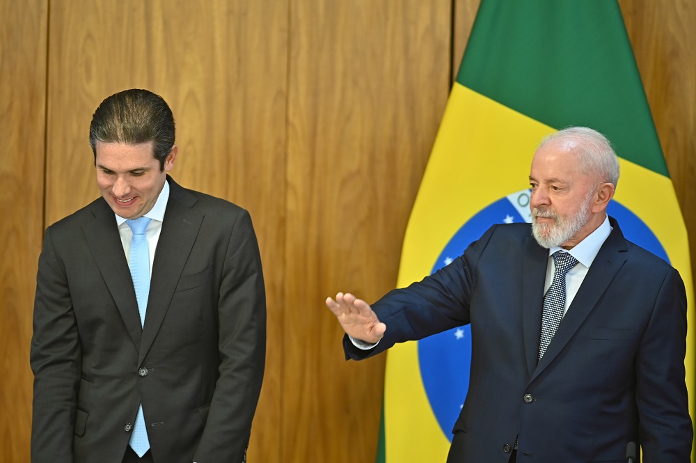 Partido dos Trabalhadores ativa militância digital para pressionar Hugo Motta pela cassação imediata de Eduardo Bolsonaro