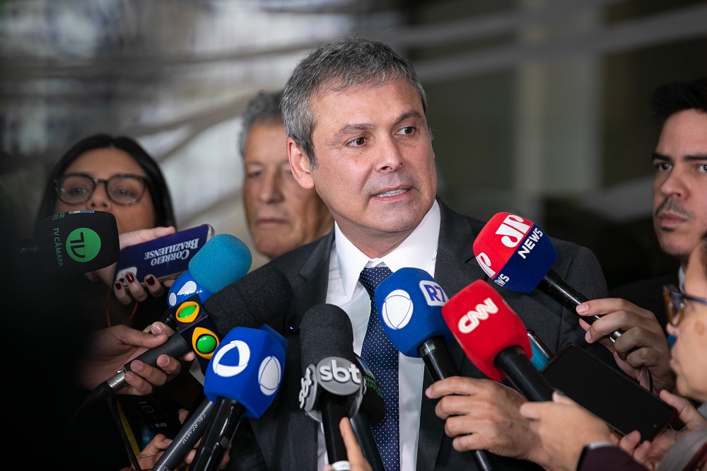 PT aciona STF para impedir sanções bancárias a Moraes após punição dos EUA