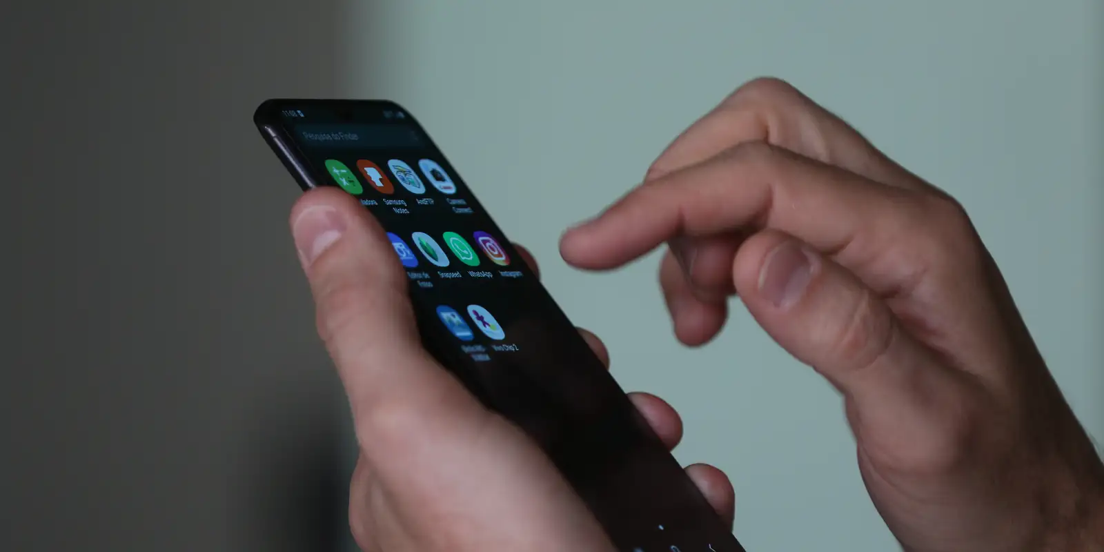 Mais de 300 celulares são apreendidos em mercado popular do Rio